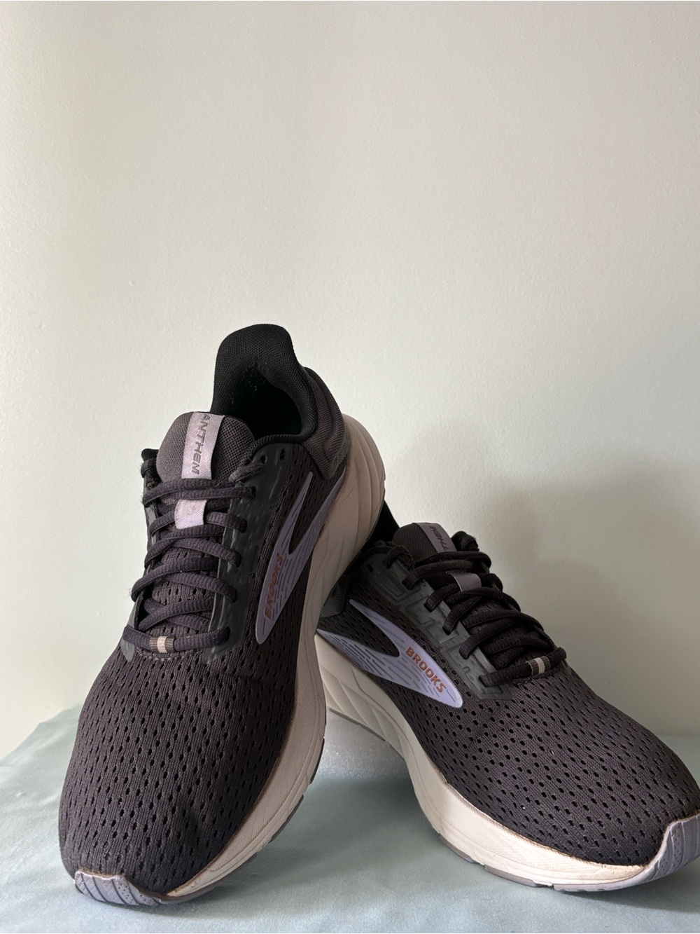 Women’s Brooks Anthem 6 Black/Gray/Purple Low-Top Running Sneakers. Size—10